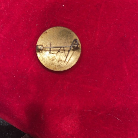 Vntg WWII American Red Cross HR (Hospital and Recreation) Volunteer Button Pin - Picture 3 of 5